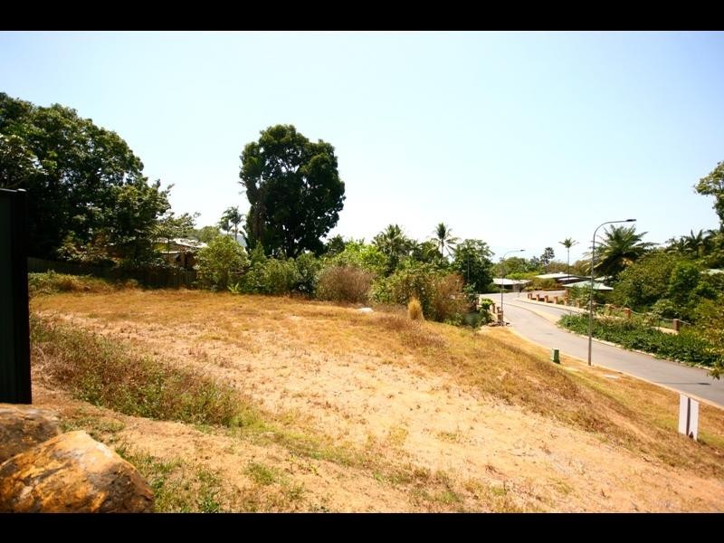 4 Bel-Air Drive, Whitfield QLD 4870