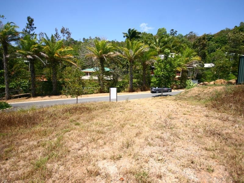 4 Bel-Air Drive, Whitfield QLD 4870