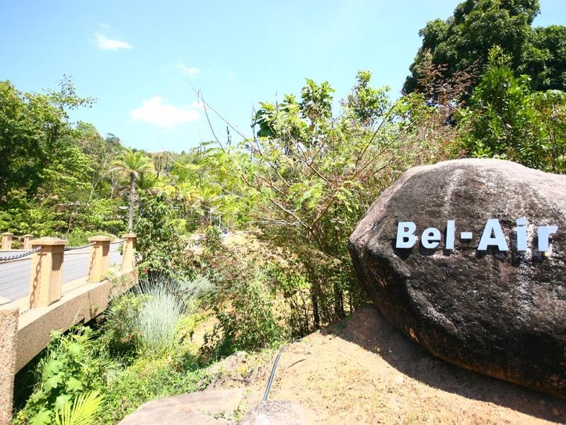 4 Bel-Air Drive, Whitfield QLD 4870