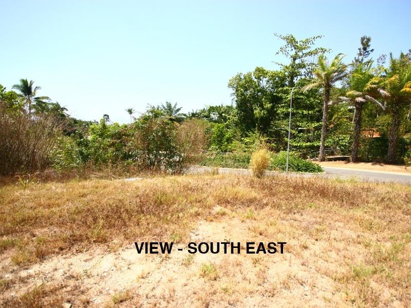 4 Bel-Air Drive, Whitfield QLD 4870