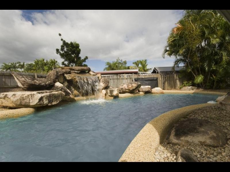 12 Bardup Close, White Rock QLD 4868