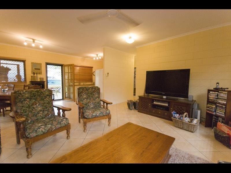 106 Callum Street, Mooroobool QLD 4870