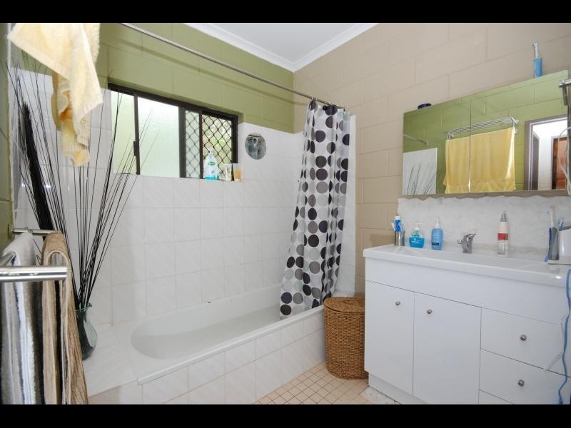 106 Callum Street, Mooroobool QLD 4870
