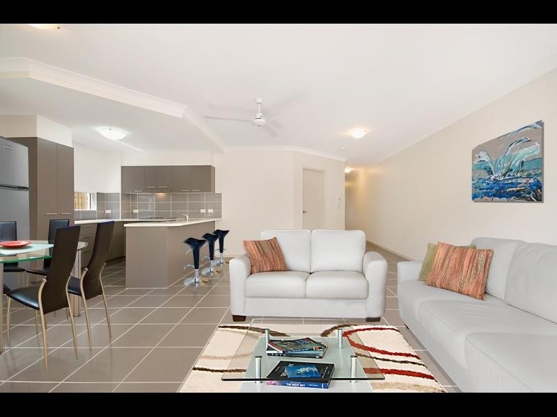 1/109 Callaghan Street, Mooroobool QLD 4870