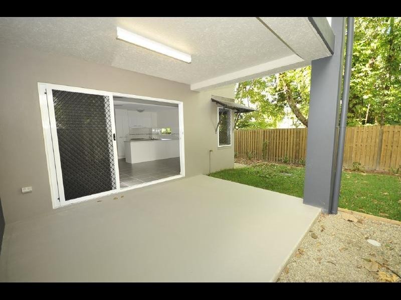 2/109 Callaghan Street, Mooroobool QLD 4870