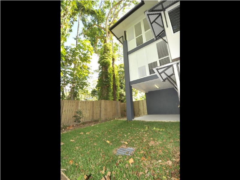 2/109 Callaghan Street, Mooroobool QLD 4870