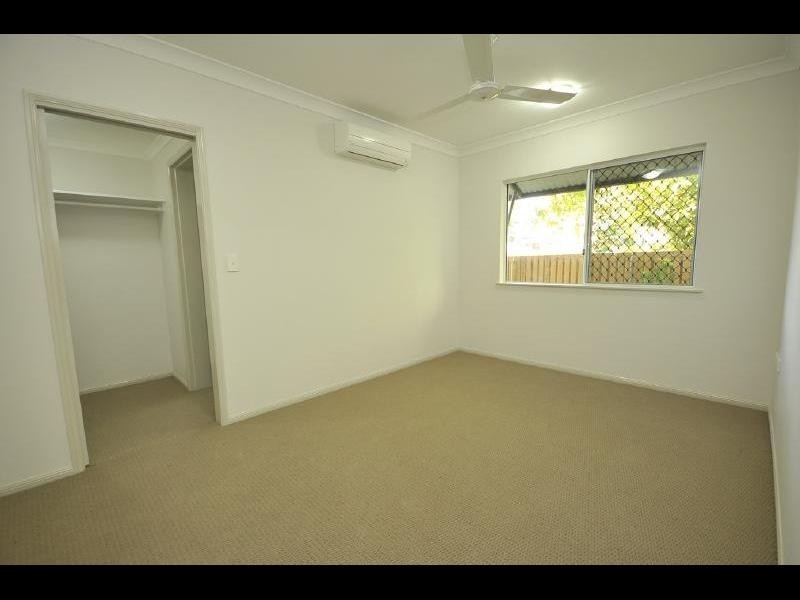 2/109 Callaghan Street, Mooroobool QLD 4870