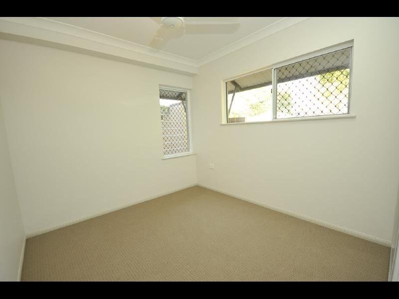 2/109 Callaghan Street, Mooroobool QLD 4870