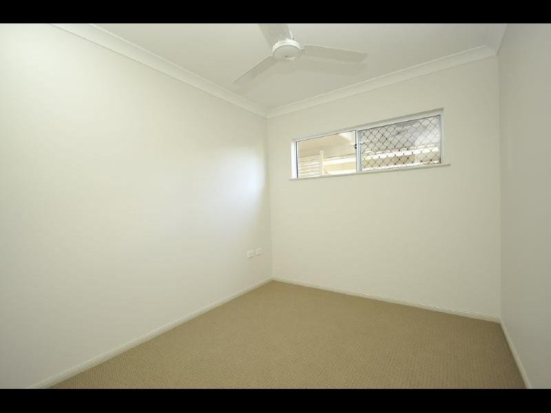 2/109 Callaghan Street, Mooroobool QLD 4870