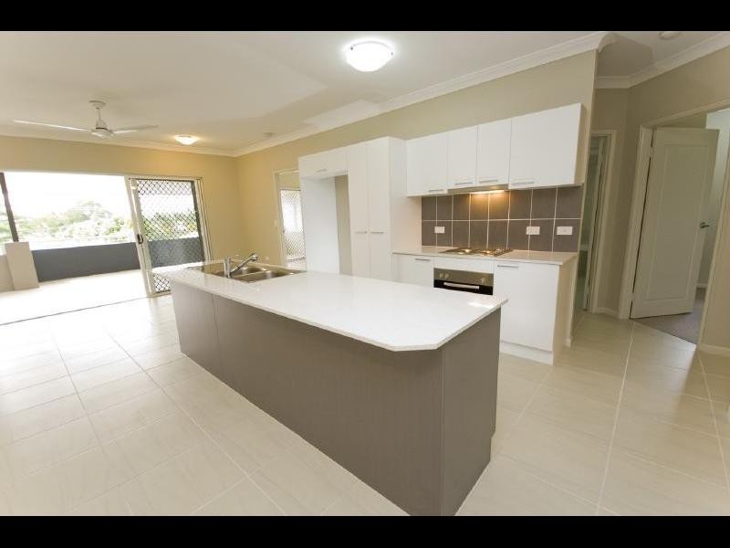 8/109 Callaghan Street, Mooroobool QLD 4870