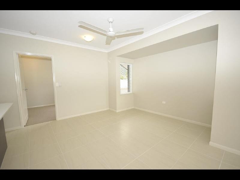 8/109 Callaghan Street, Mooroobool QLD 4870
