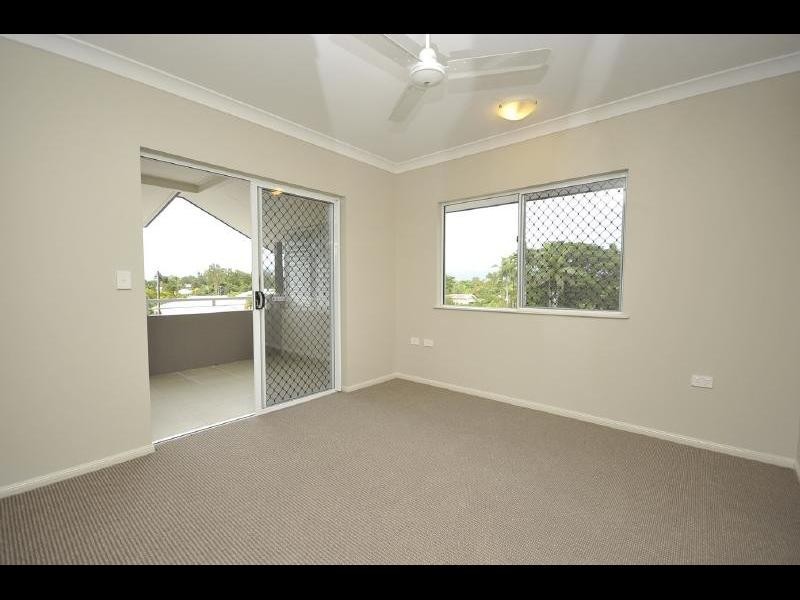 8/109 Callaghan Street, Mooroobool QLD 4870