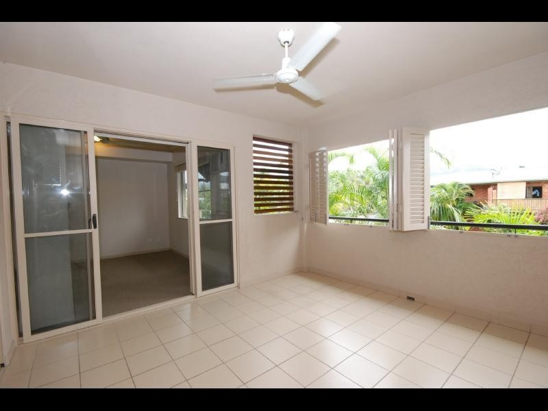 205/2-4 Centenary Close, Manoora QLD 4870