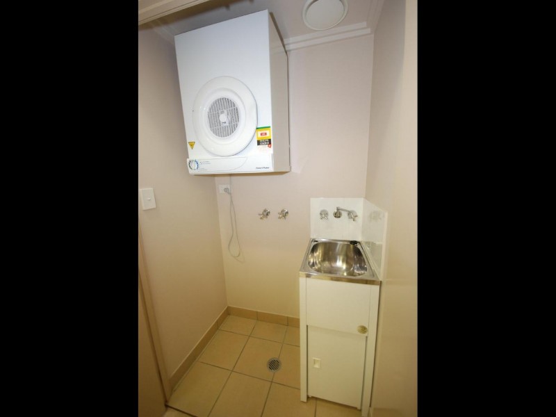 205/2-4 Centenary Close, Manoora QLD 4870