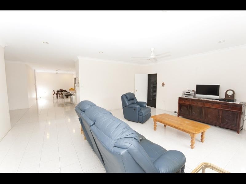 6 Grimes Close, Kanimbla QLD 4870