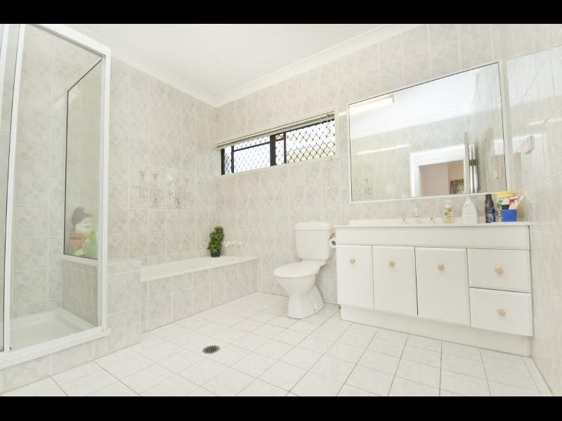 6 Grimes Close, Kanimbla QLD 4870