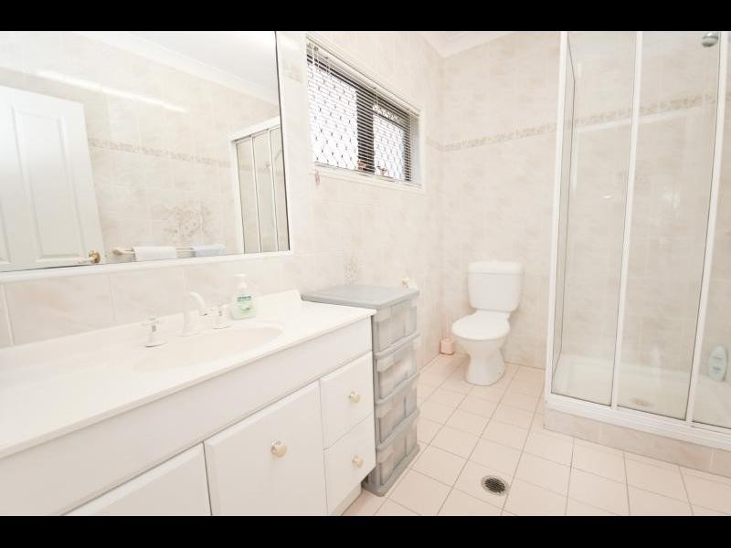 6 Grimes Close, Kanimbla QLD 4870