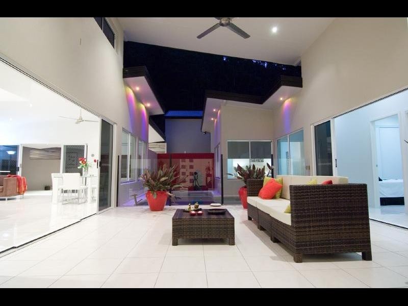 2 Camelo Close, Whitfield QLD 4870
