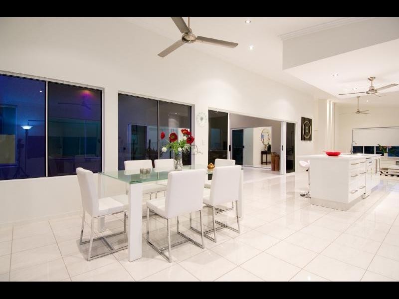 2 Camelo Close, Whitfield QLD 4870