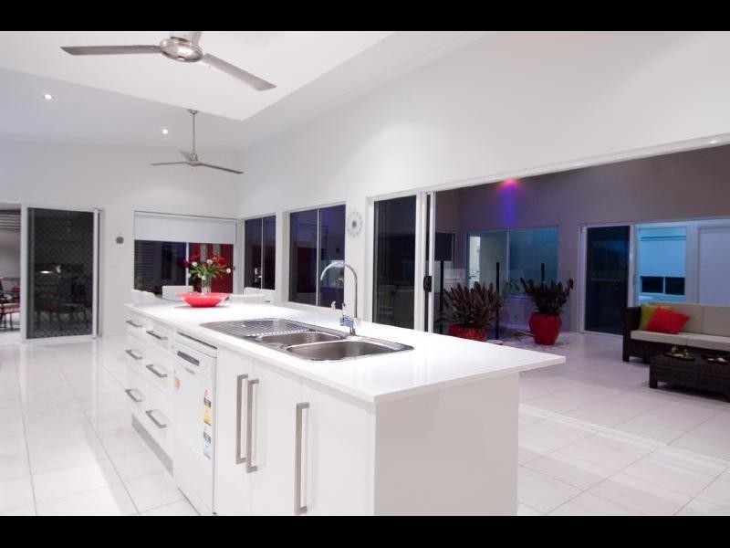2 Camelo Close, Whitfield QLD 4870