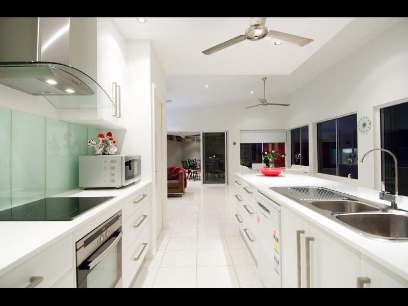 2 Camelo Close, Whitfield QLD 4870