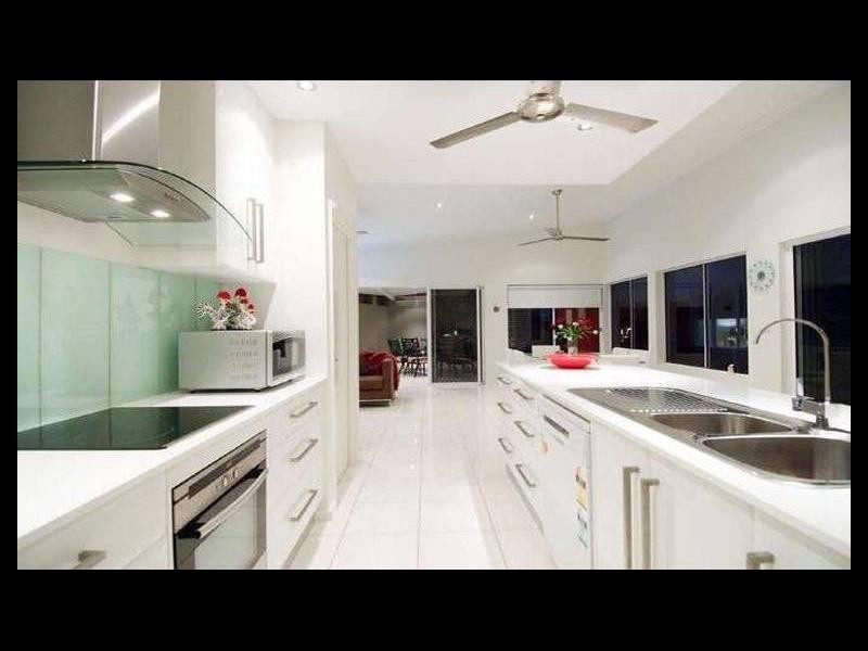 2 Carmelo Close, Whitfield QLD 4870