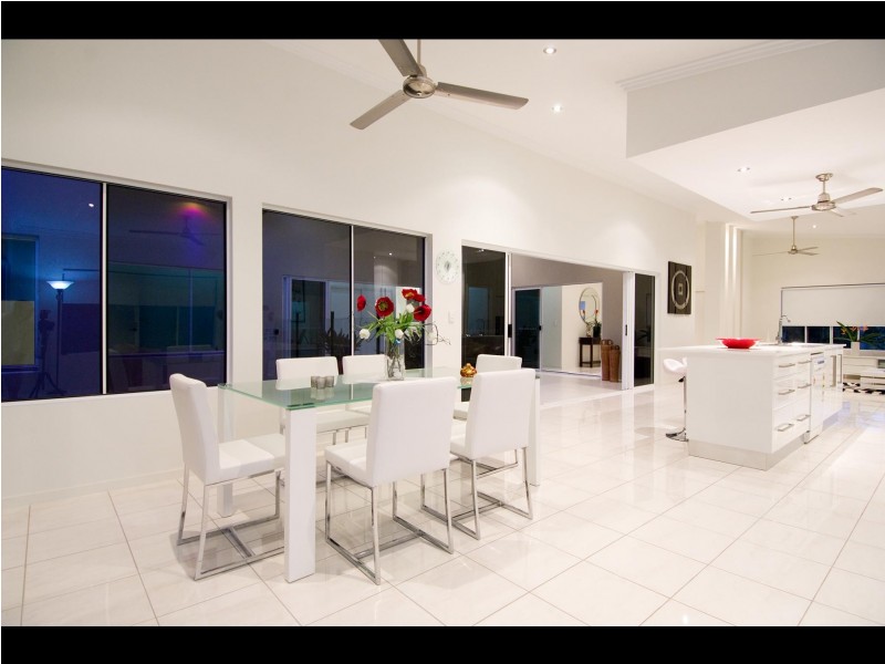 2 Carmelo Close, Whitfield QLD 4870