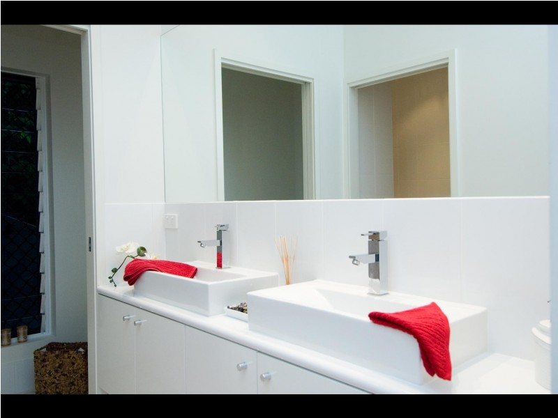 2 Carmelo Close, Whitfield QLD 4870