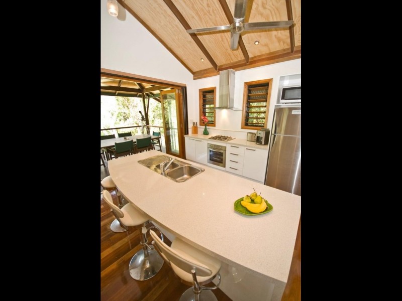 14-16 Frond Close, Redlynch QLD 4870