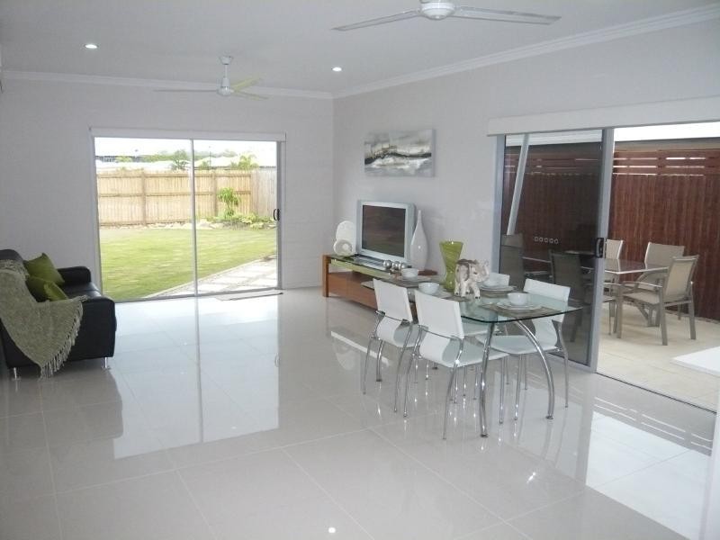 8 Icefire Quay, Trinity Park QLD 4879