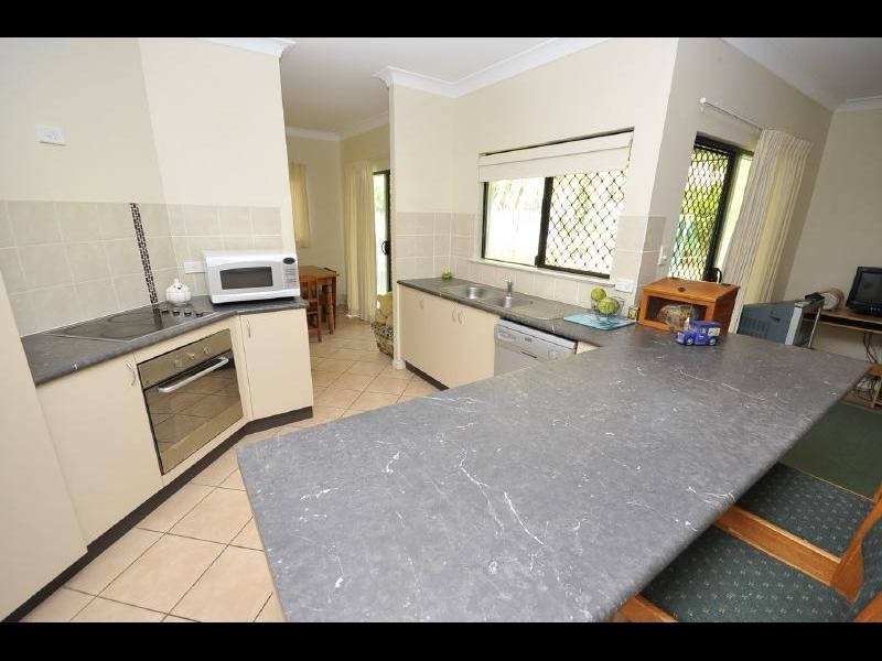 3 Dodd Court, Mooroobool QLD 4870