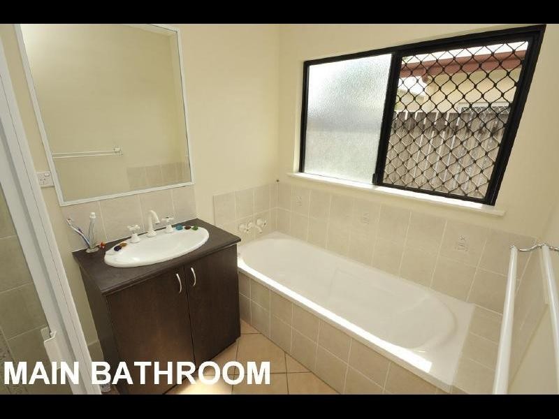 3 Dodd Court, Mooroobool QLD 4870
