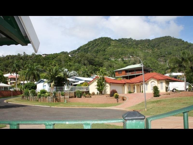 5 Wedelia Court, Mooroobool QLD 4870