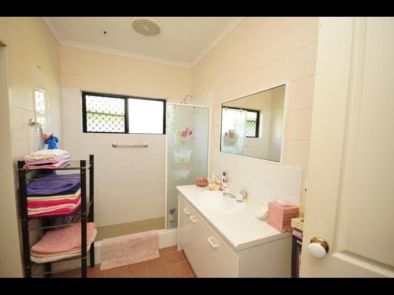 10 Cracknell Road, White Rock QLD 4868