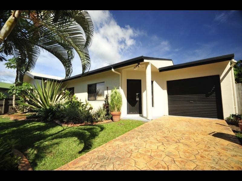 10 Cracknell Road, White Rock QLD 4868