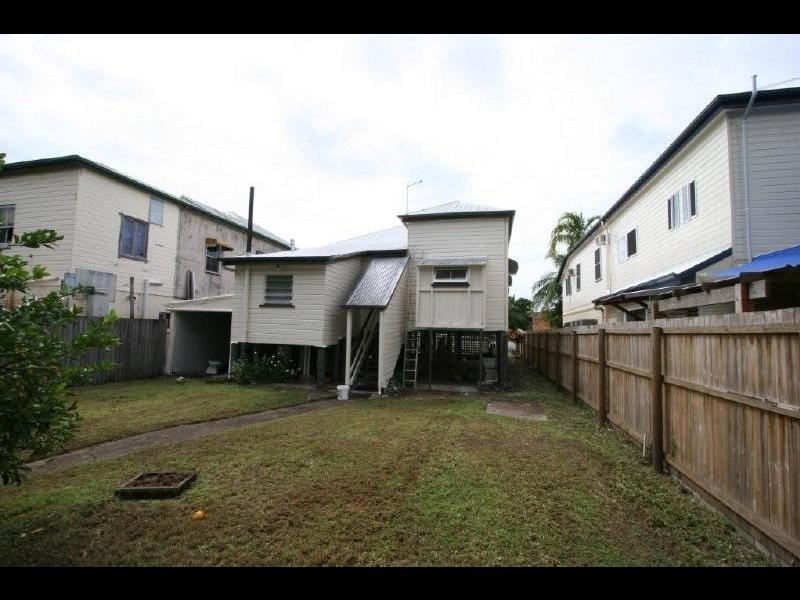327 Draper Street, Parramatta Park QLD 4870