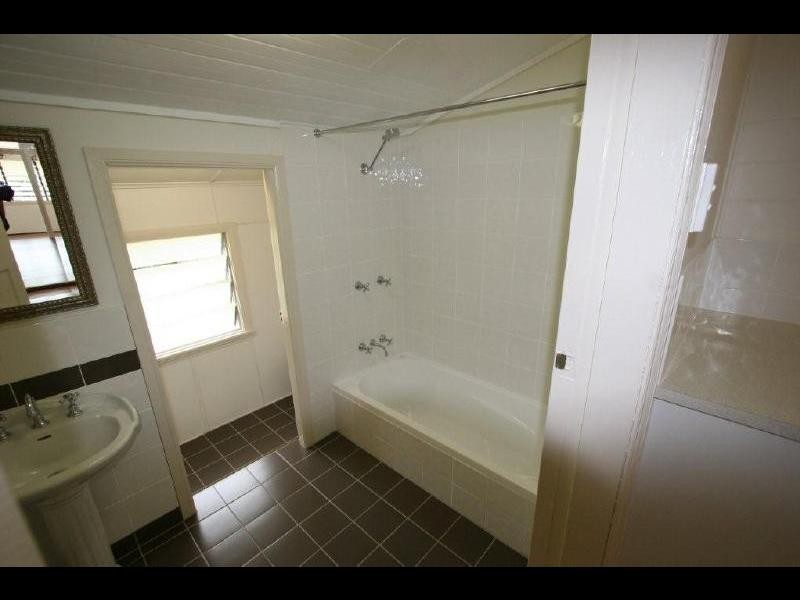 327 Draper Street, Parramatta Park QLD 4870