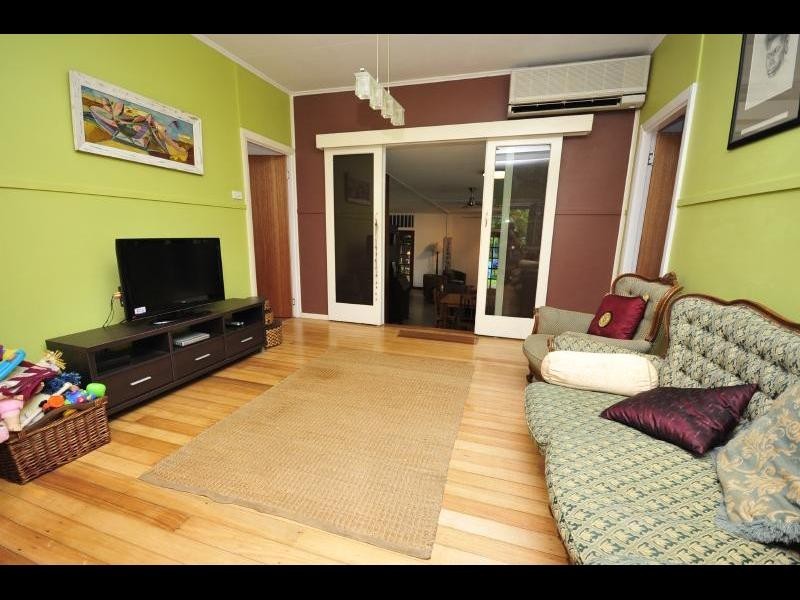 43 Moody Street, Mooroobool QLD 4870