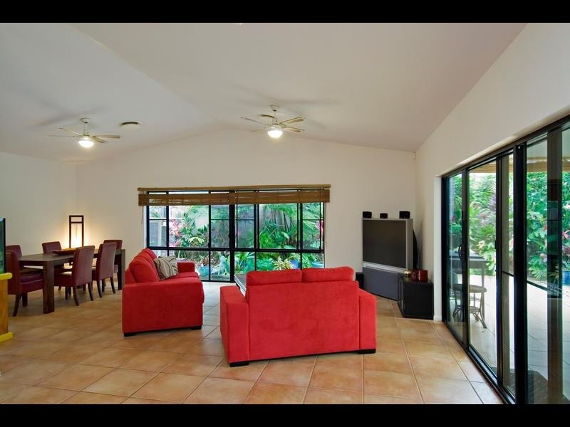 16 Moore Road, Kewarra Beach QLD 4879