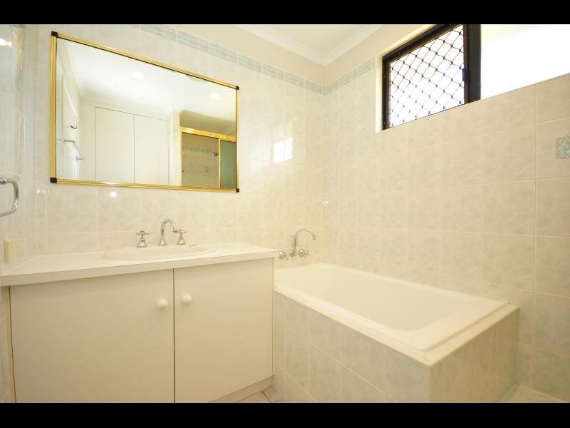 28 Andrea Close, Mooroobool QLD 4870