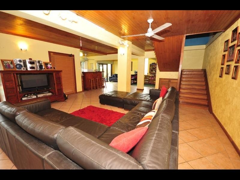 6 Dennis Close, Mooroobool QLD 4870
