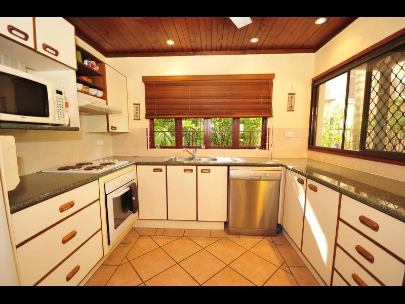 6 Dennis Close, Mooroobool QLD 4870