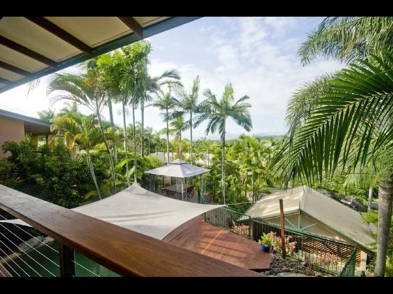 6 Dennis Close, Mooroobool QLD 4870