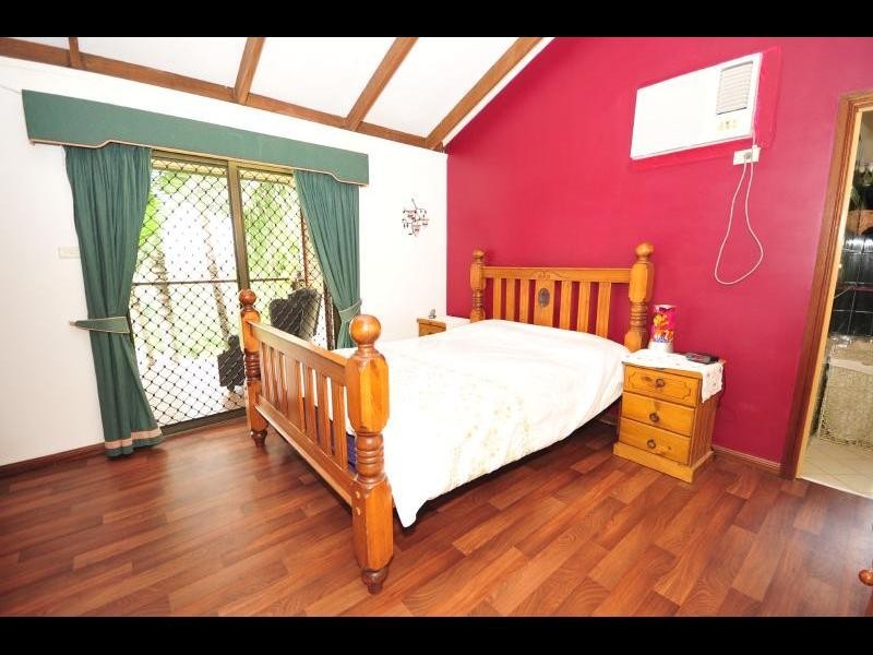 6 Dennis Close, Mooroobool QLD 4870