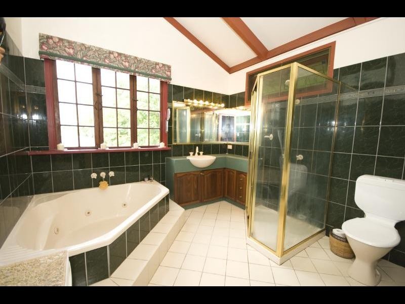 6 Dennis Close, Mooroobool QLD 4870