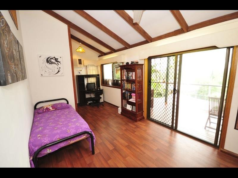 6 Dennis Close, Mooroobool QLD 4870