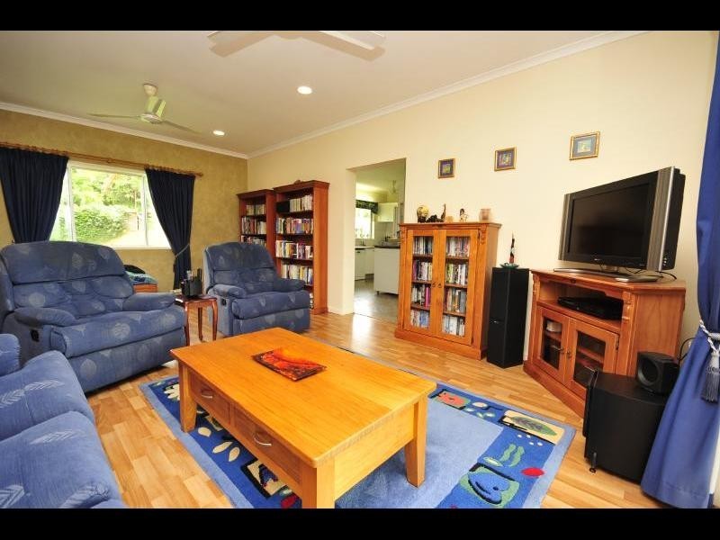 20 Andrea Close, Mooroobool QLD 4870