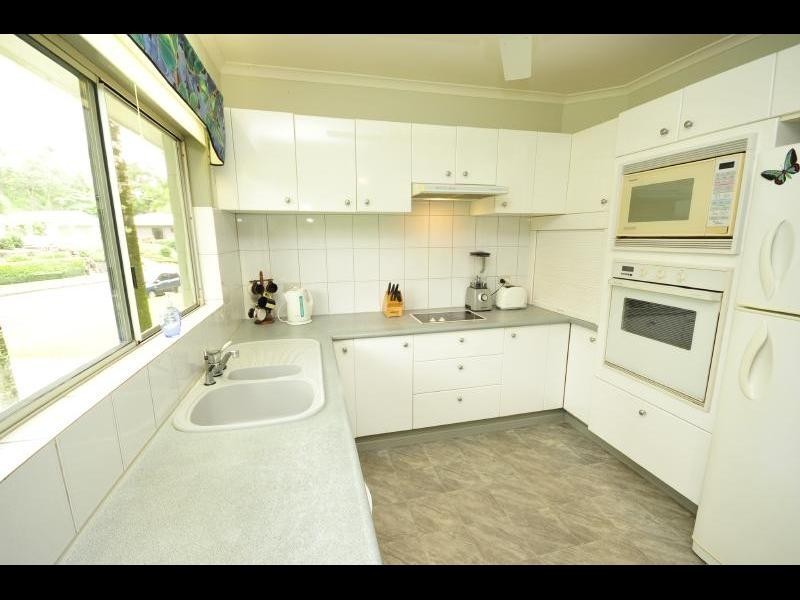 20 Andrea Close, Mooroobool QLD 4870