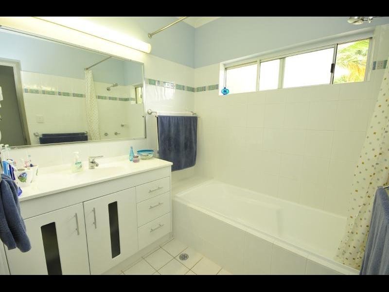20 Andrea Close, Mooroobool QLD 4870