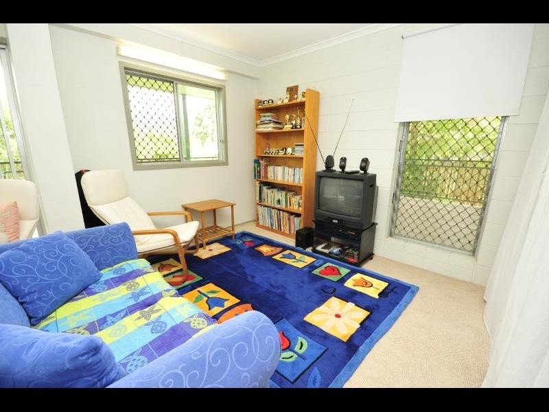 20 Andrea Close, Mooroobool QLD 4870